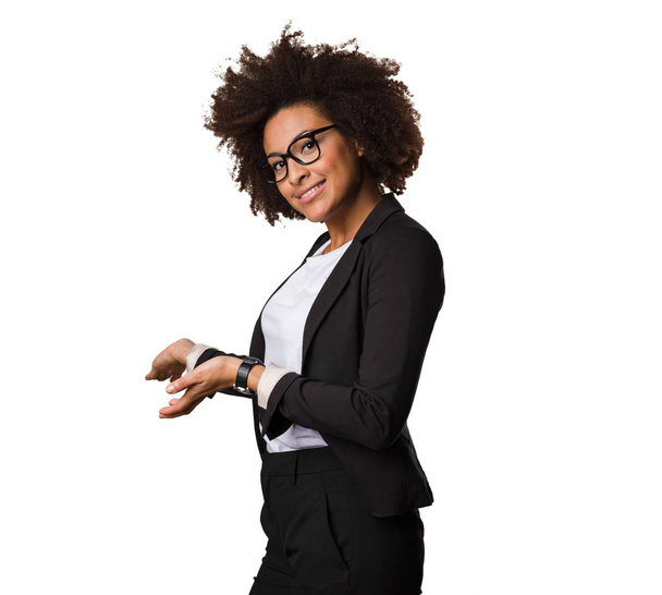negocios mujer negra haciendo gesto de bienvenida
 - Foto, imagen