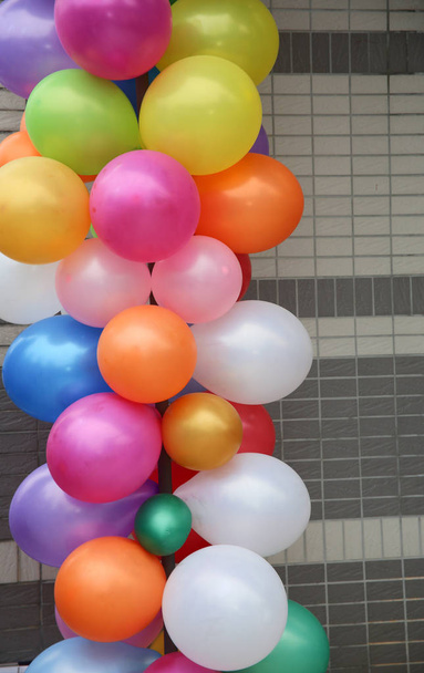 guirlande de ballons colorés, vue rapprochée
 - Photo, image