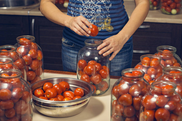 kutular içinde konserve domates - Fotoğraf, Görsel