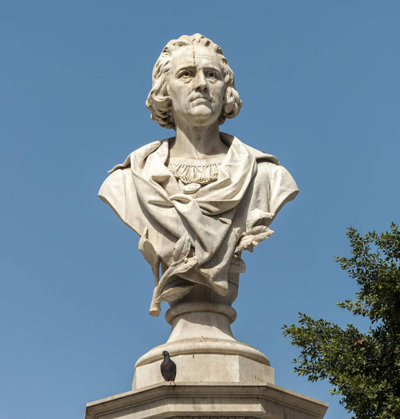 Monumento a Cristóbal Colón, en Alameda de Colón, Las Palmas de Gran Canaria, Gran Canaria, Islas Canarias, España
 - Foto, imagen