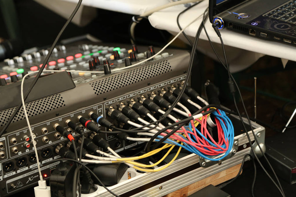 equipo para control de mezclador de sonido, dispositivo electornic
 - Foto, Imagen