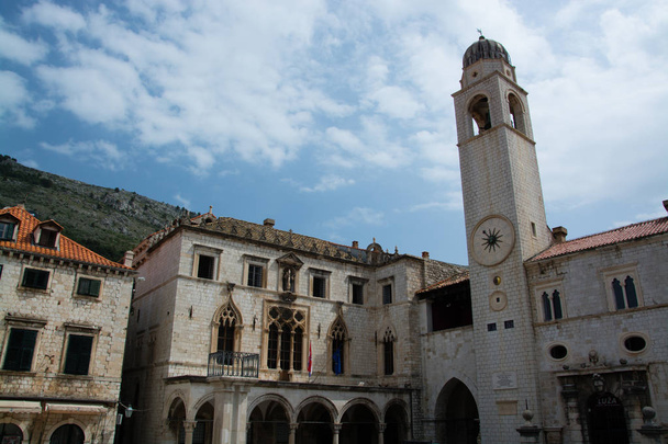 Dubrovnik Adriyatik Denizi üzerinde Hırvat bir şehirdir. Akdeniz, bir liman ve merkezi Dubrovnik Neretva County en önemli turistik yerlerinden biridir. 1979 yılında, Dubrovnik şehir Unesco listesinde dünya ona katıldı. - Fotoğraf, Görsel