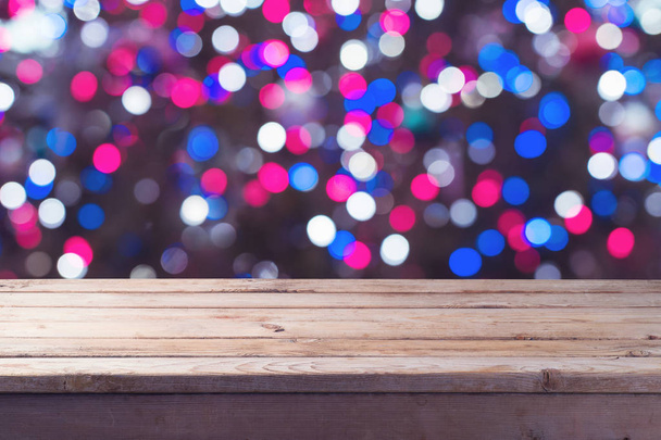 Mesa de madeira vazia sobre fundo festivo bokeh. Conceito de Natal
 - Foto, Imagem