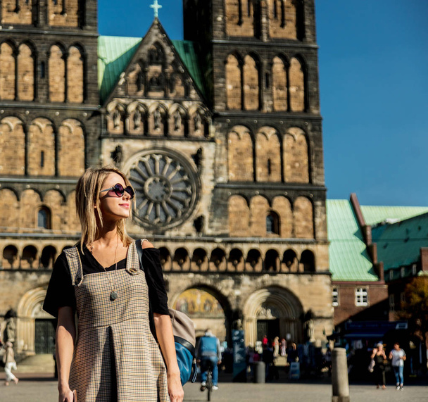 Young girl on central square of Bremen - Zdjęcie, obraz