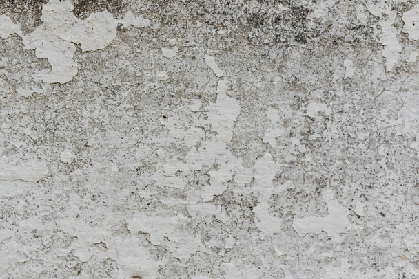 Fragment van de muur met krassen en scheuren. Het kan worden gebruikt als achtergrond - Foto, afbeelding