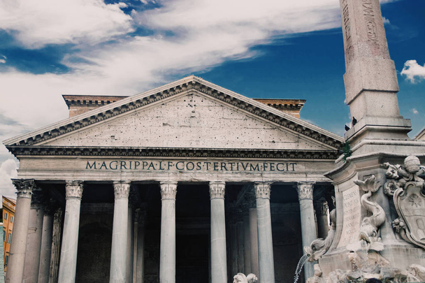 Le Panthéon, commandé par Marcus Agrippa sous le règne d'Auguste
 - Photo, image
