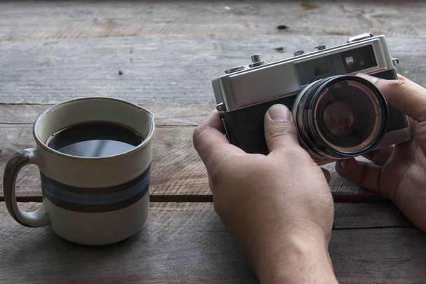Matka Vintage kamera ja kahvi
 - Valokuva, kuva
