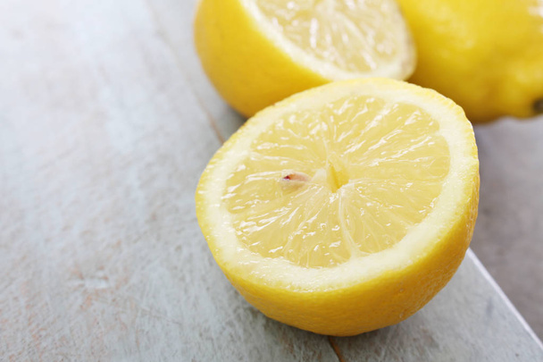 preparazione di limoni freschi sani
 - Foto, immagini
