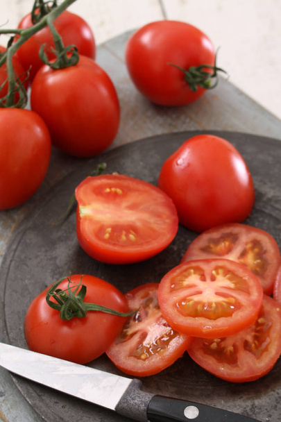 tomates frescos maduros deliciosos
 - Foto, Imagem