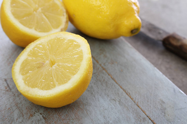 приготування здорових свіжих лимонів
 - Фото, зображення