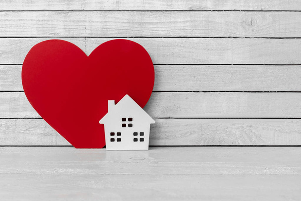 Home Shaped with Red Heart Shaped on white wood over white wood background - Valokuva, kuva