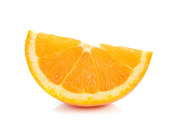rebanada de fruta naranja aislada en blanco
 - Foto, Imagen