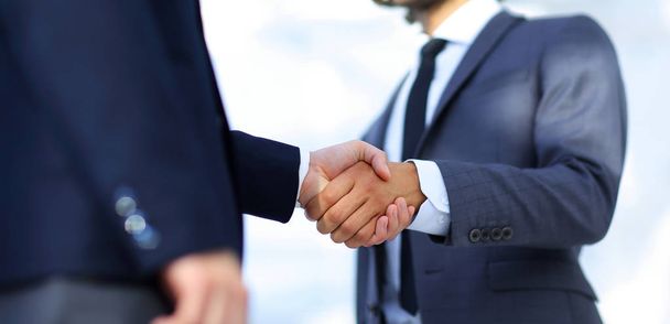 Business handshake and business people. - Foto, afbeelding