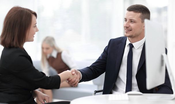 primo piano di un business handshake donne business partner.the concetto di business
. - Foto, immagini