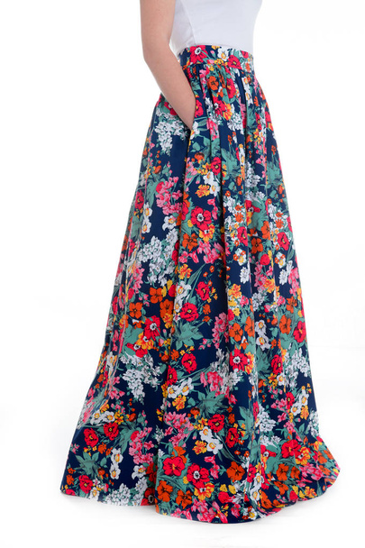 Mode meisje Boheemse kleding dragen. Boho chic fashion stijl. - Foto, afbeelding