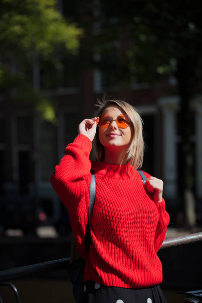 Styl dívka v sluneční brýle v Amsterdamu - Fotografie, Obrázek