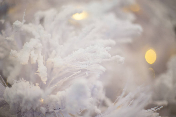 Fundos desfocados abstratos com decorações de Natal com bokeh luz led - foto de close-up
. - Foto, Imagem