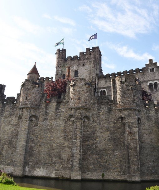 Castillo Gravensteen en el casco antiguo de Gent, Bélgica
 - Foto, Imagen