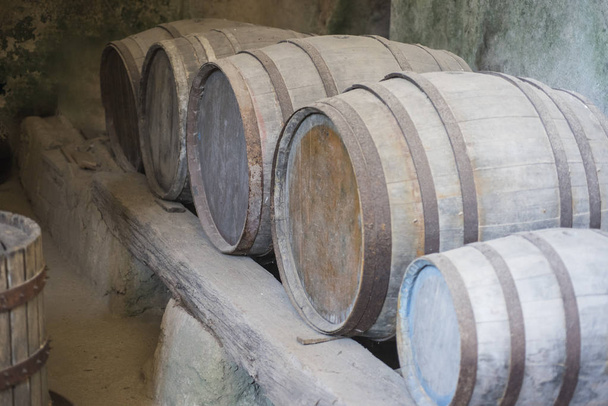 Velhos barris de vinho. Foto retrô abstrato
. - Foto, Imagem