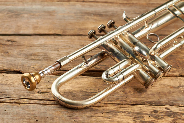 Vieille trompette classique close up
. - Photo, image