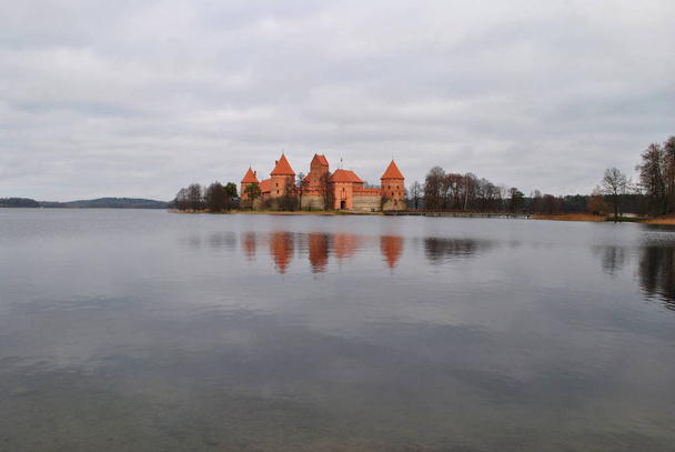 trakai Litvanya içinde göl galve - Fotoğraf, Görsel
