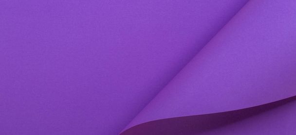 Abstracte kleurrijke achtergrond. Violet paarse kleur papier in geometrische vormen - Foto, afbeelding