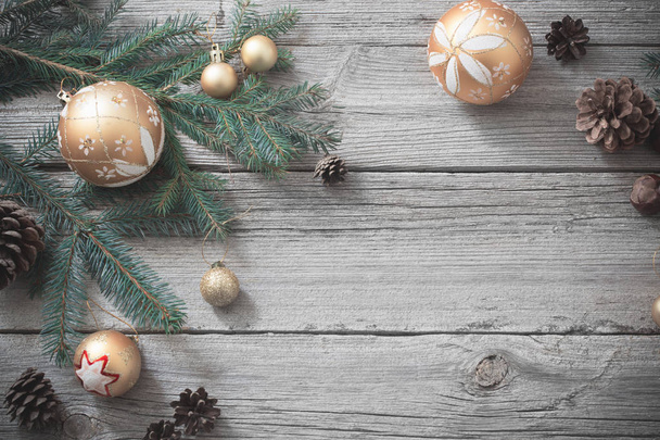 Vánoční dekorace na starém dřevěném pozadí - Fotografie, Obrázek
