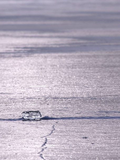 カラフルな氷極夕日の作品。抽象的な氷のような自然の背景. - 写真・画像
