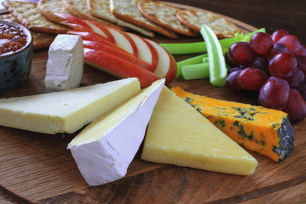 selezione di formaggi misti gustosi
 - Foto, immagini
