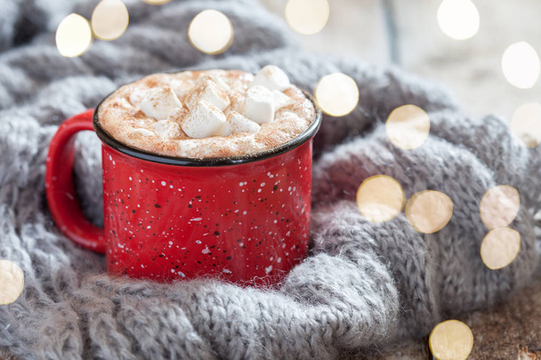 Cocoa in Red Mug with Marshmallows - Foto, afbeelding
