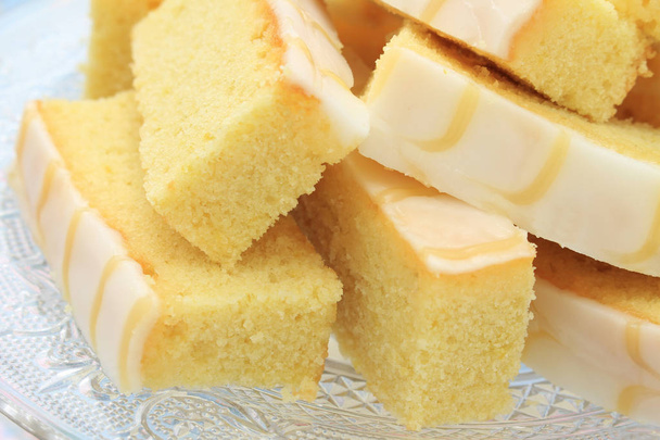 bolo de esponja de limão gelado
 - Foto, Imagem