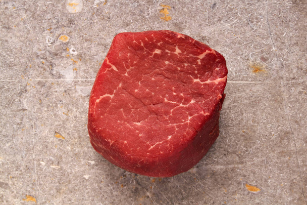 Aged biefstuk knippen op tafel - Foto, afbeelding