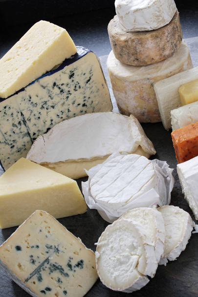 vegyes ízletes sajt kiválasztás - Fotó, kép