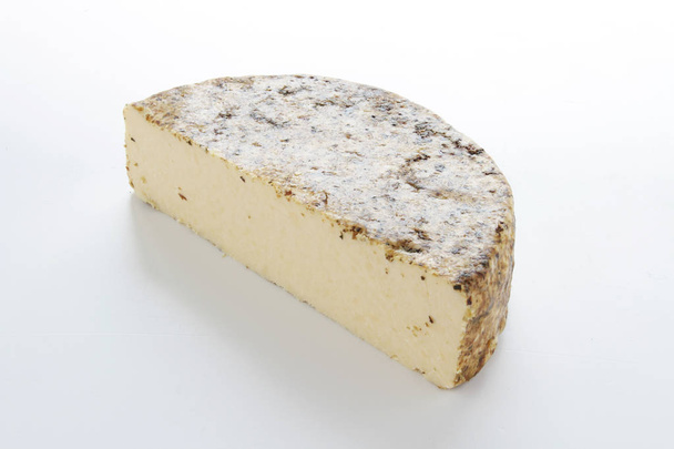 porção de queijo isolado no fundo branco
 - Foto, Imagem