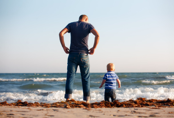 otec a syn spolu stráví času na moři. - Fotografie, Obrázek