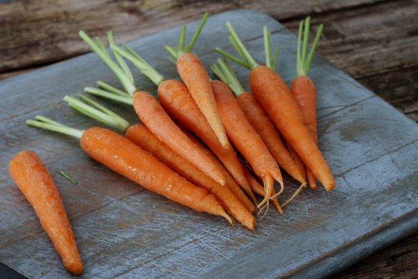 préparation de petites carottes
 - Photo, image