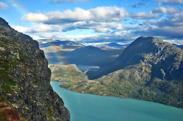 Dağ göl manzaralı. Jotunheimen Milli Parkı. Norveç - Fotoğraf, Görsel