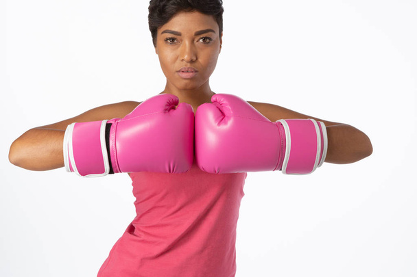 woman in boxing gloves on white background - Foto, Imagen