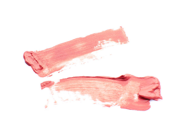 Slagen van kleur lippenstift op witte achtergrond - Foto, afbeelding