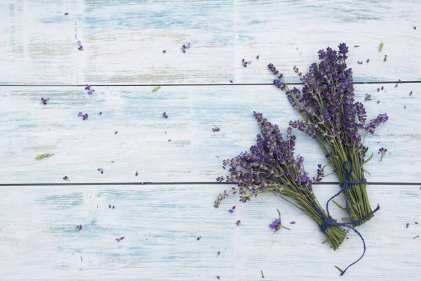 bunches of lavender flowers on white wooden table  - Foto, Bild