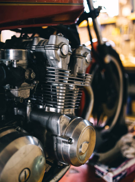 Engine close up shot of beautiful and retro custom made motorcycle  - Foto, Imagem