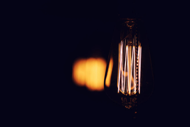 Lampen mit Wolframfaden. edisons Glühbirne. Filament Fila - Foto, Bild