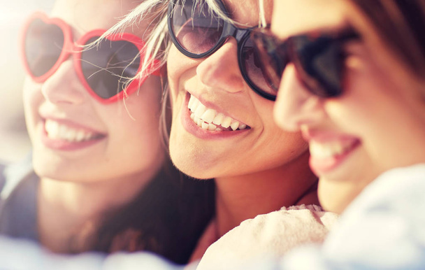 group of smiling women taking selfie on beach - 写真・画像