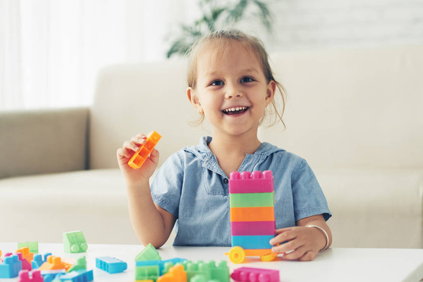 Portrait of lovely happy child building tower - Foto, Bild