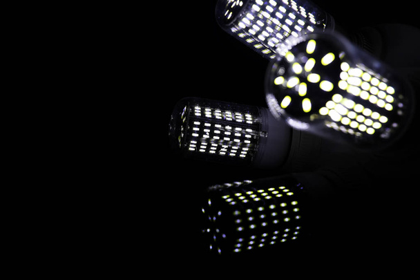 A lámpa LED elemek. Lámpák dióda. Sok élénk fények  - Fotó, kép