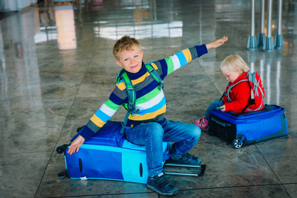 little boy and girl enjoy travel in the airport - Foto, Imagen
