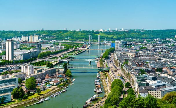 Vista del río Sena en Rouen, Francia
 - Foto, imagen