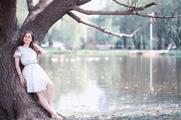 A girl in a spring green park - Foto, Imagem