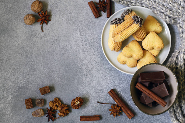 Autumn background with chocolate, spices and cookies - Valokuva, kuva