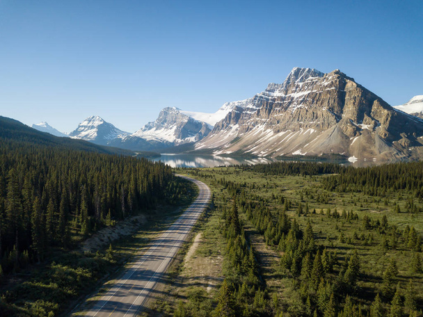 Aerial view of a scenic road in the Canadian Rockies during a vibrant sunny summer day. Taken in Icefields Parkway, Banff, Alberta, Canada. - Zdjęcie, obraz